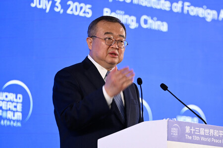 中国共産党の劉建超・中央対外連絡部長=7月3日、北京(AFP時事)