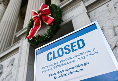 ２０１８年１２月の米政府機関閉鎖に伴い閉館した国立公文書館＝ワシントン（ＡＦＰ時事）