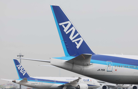全日空の機体に描かれたロゴマーク＝東京・羽田空港