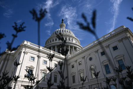 米連邦議会議事堂＝１日、ワシントン（ＡＦＰ時事）
