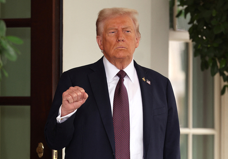 トランプ米大統領=9月29日、ワシントン(AFP時事)