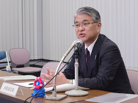 記者会見する日銀の正木一博大阪支店長＝６日、東京都中央区