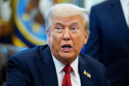 トランプ米大統領=6日、ワシントン(EPA時事)