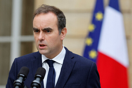 フランスのルコルニュ首相=8日、パリ(AFP時事)