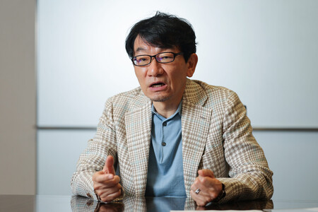 インタビューに応じるBNPパリバ証券の河野龍太郎チーフエコノミスト=7日、東京都千代田区